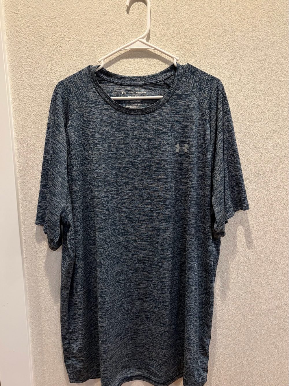 Under Armour Men’s Heathered Charcoal Short Sleeve Performance Tee